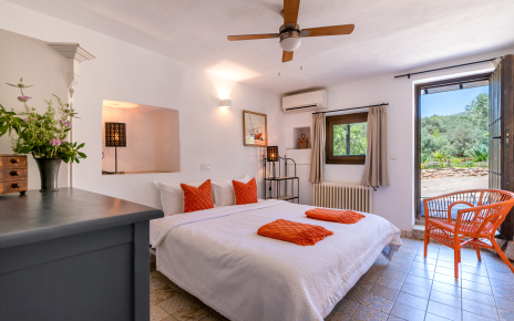 Adjoining double bedded room (Bedroom 2, Lemon)